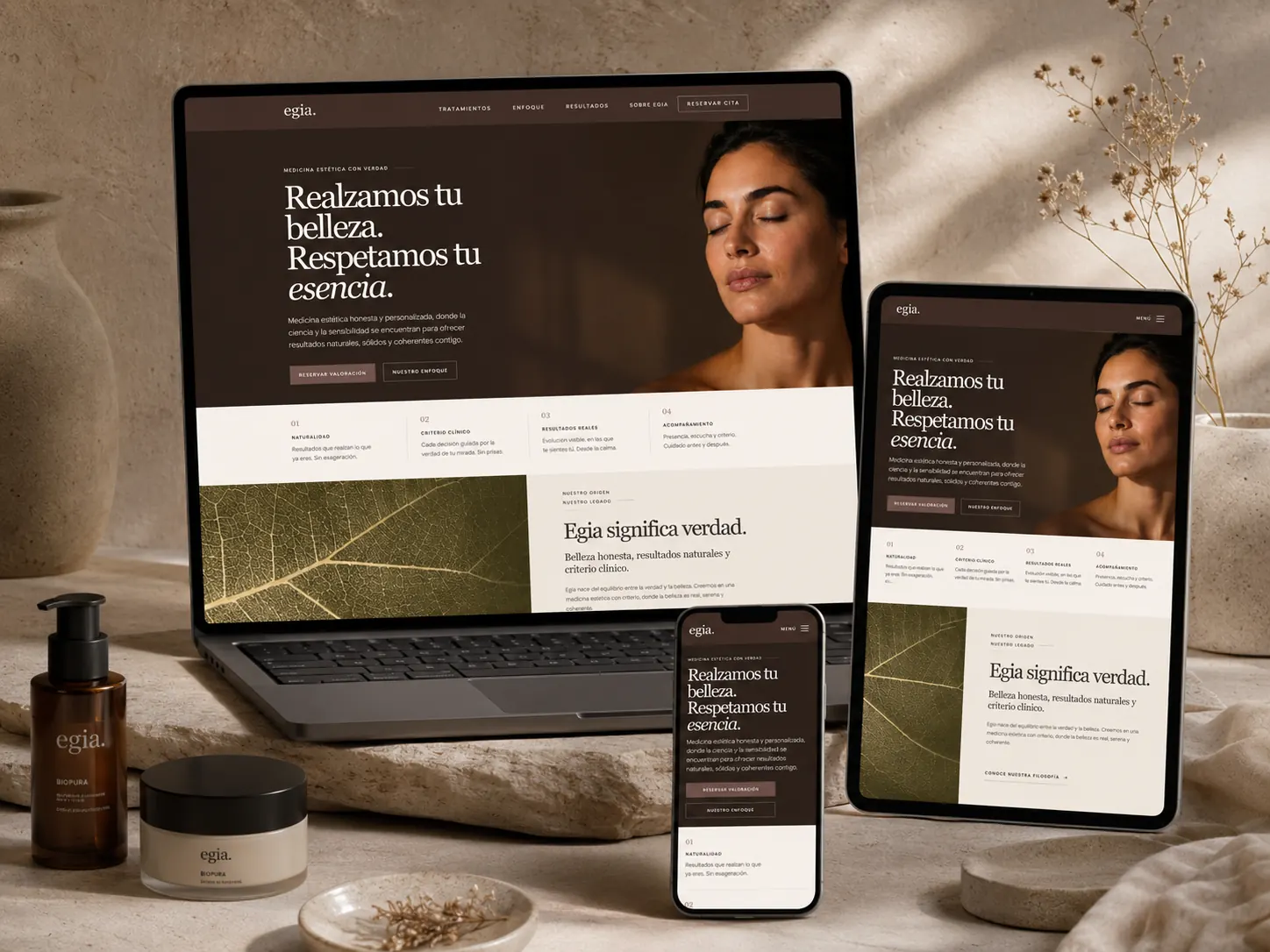 Mockup responsive del diseño web de Egia Dermoestética realizado por Rojoteja Studio